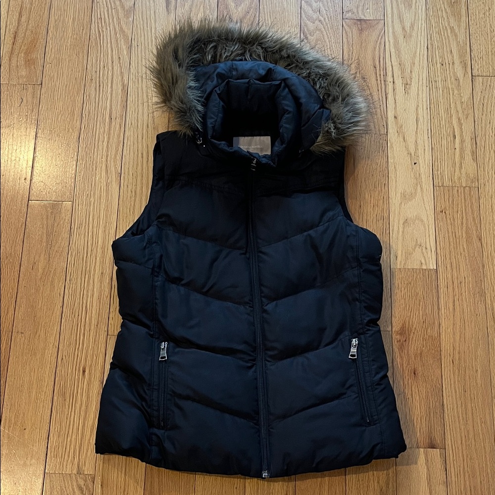 Banana Republic Black Puffer Vest